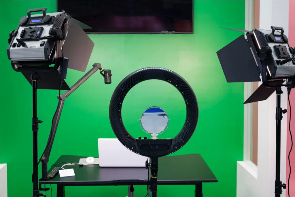 Kit básico de iluminação e celular para médicos